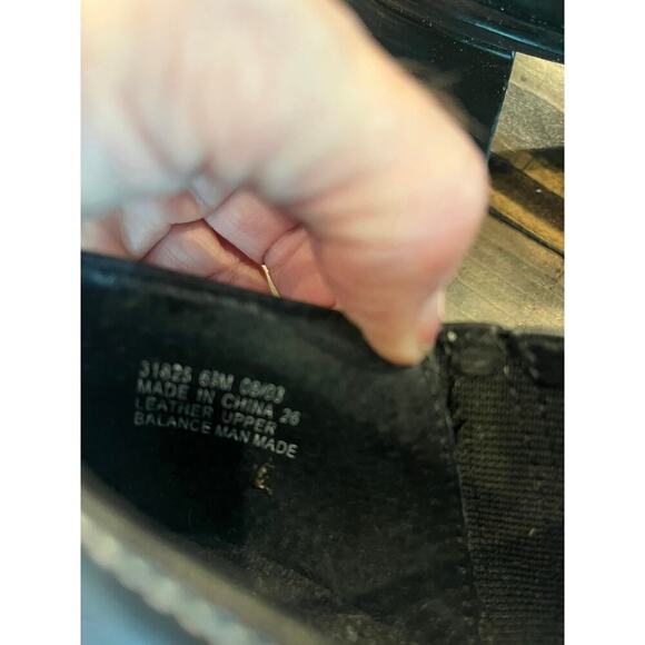 Clarks Y2K Slip On Block Heel Bootie Women 6.5 Leather Grunge Pump Square Toe - Picture 2 of 9